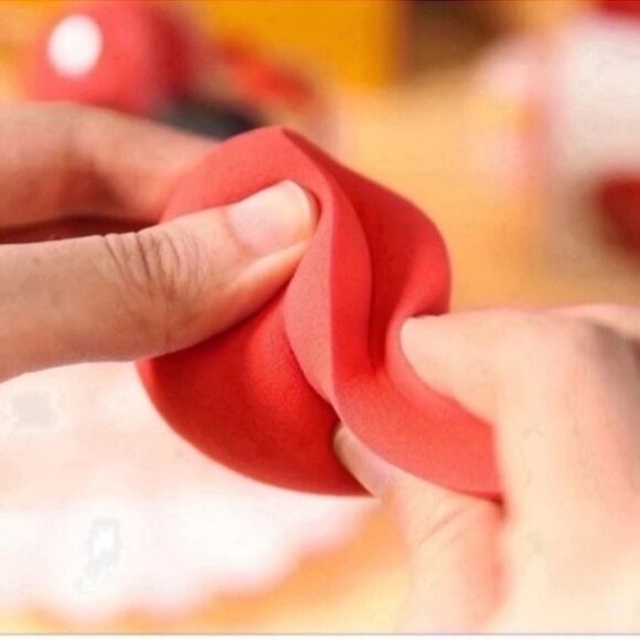 New Lovehate 2 in 1 Makeup Sponge Set - Picture 9 of 11